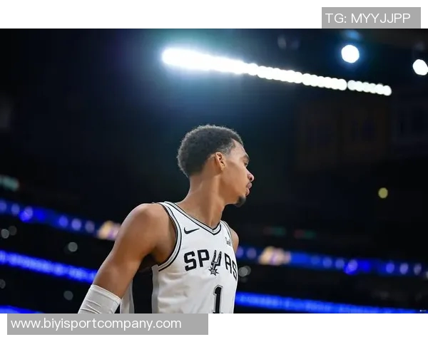 文班亚马全场数据耀眼却失误频繁13投7中斩获27分11篮板4助攻3抢断1盖帽 文班亚马全场数据耀眼却失误频繁13投7中斩获27分11篮板4助攻3抢断1盖帽