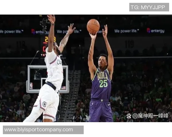 特雷墨菲22分钟内高效表现贡献18分7篮板3助攻展现出色状态