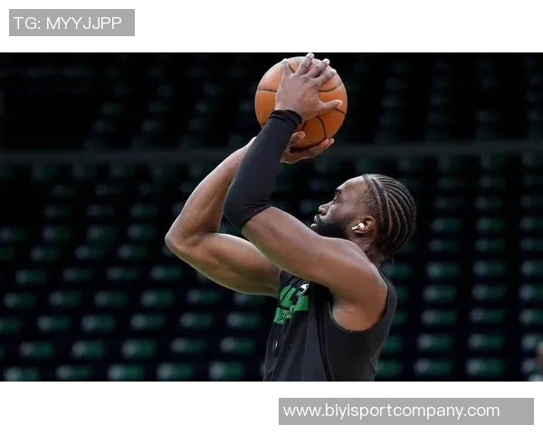 杰伦布朗首节表现低迷仅得7分2板投篮命中率堪忧需调整状态