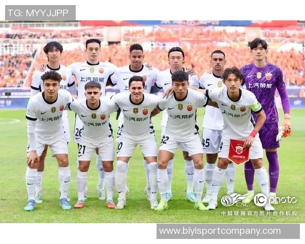 泰山队主场平局遭遇三连平球员谢场时满脸遗憾与失落